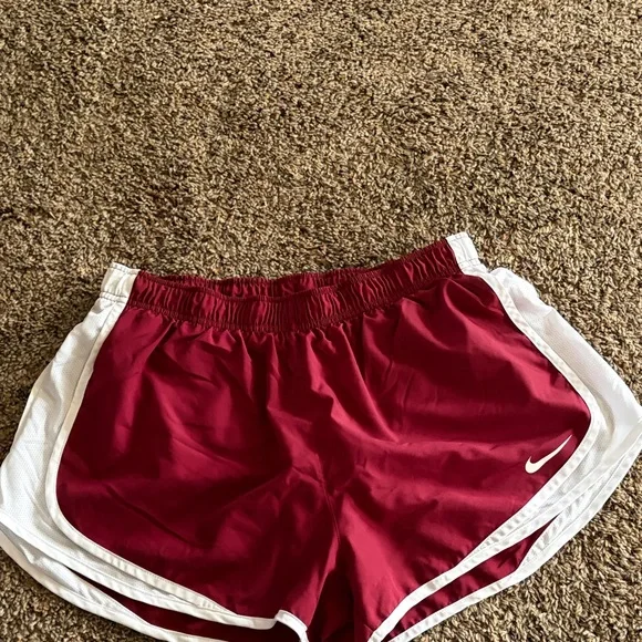Nike Womens Dri-Fit Tempo Shorts- Never Worn - Picture 2 of 4